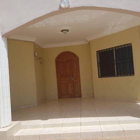Touray Guest House Old Yundum Exteriör bild