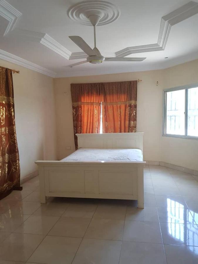 Touray Guest House Old Yundum Exteriör bild