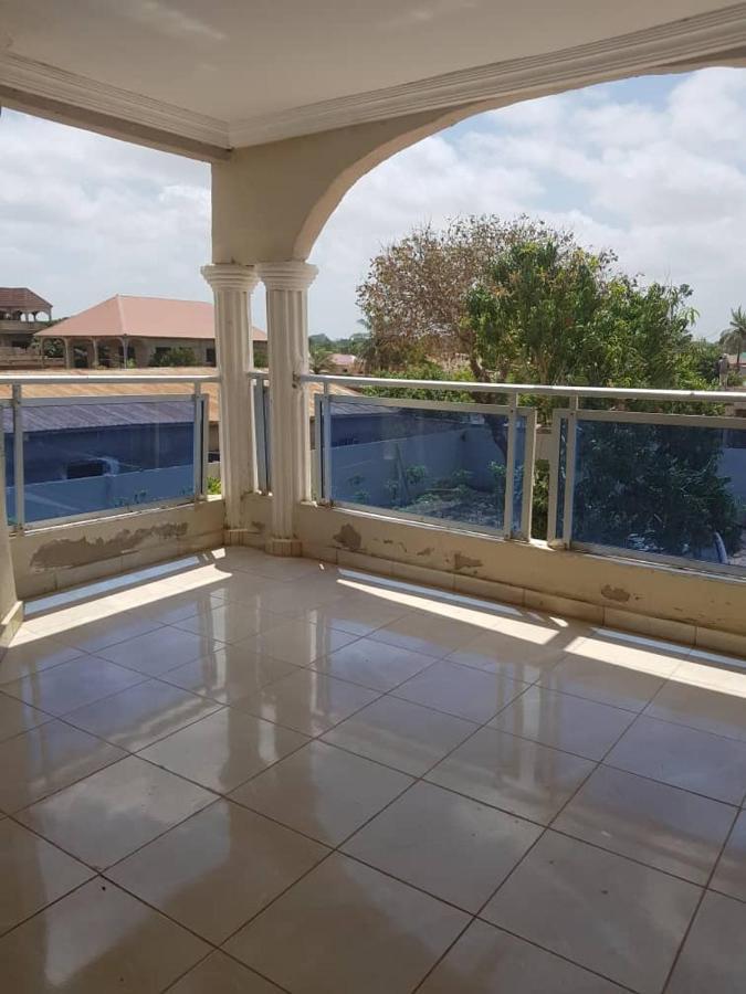 Touray Guest House Old Yundum Exteriör bild