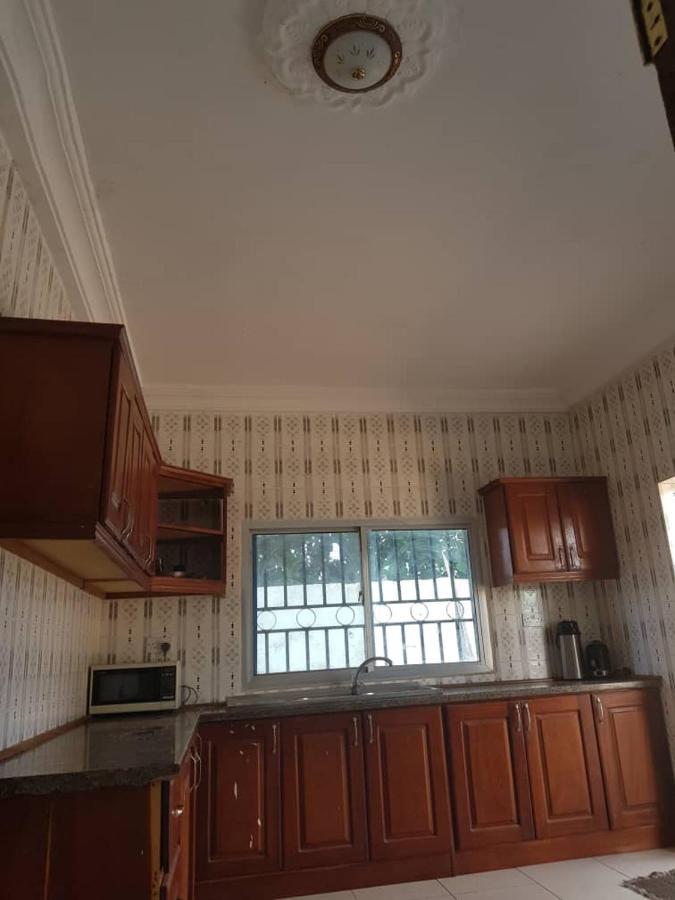Touray Guest House Old Yundum Exteriör bild